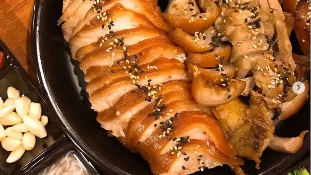 Fresh_Charcoal_Jokbal_and_Garlic_Bossam_menu_Mini_Charcoal_Fire_Garlic_Pork_Foot_Bossam_Set